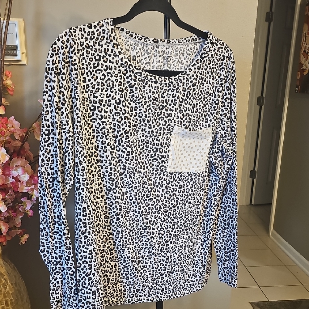 LOFT Black and White Animal Print Top